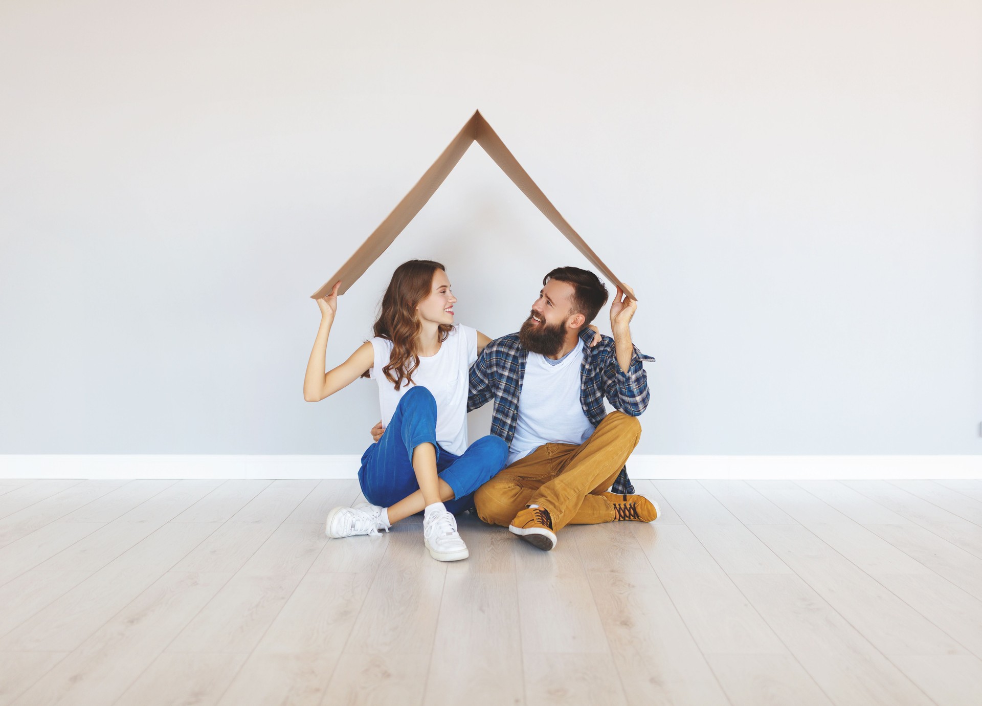 happy young married couple moves to new apartment